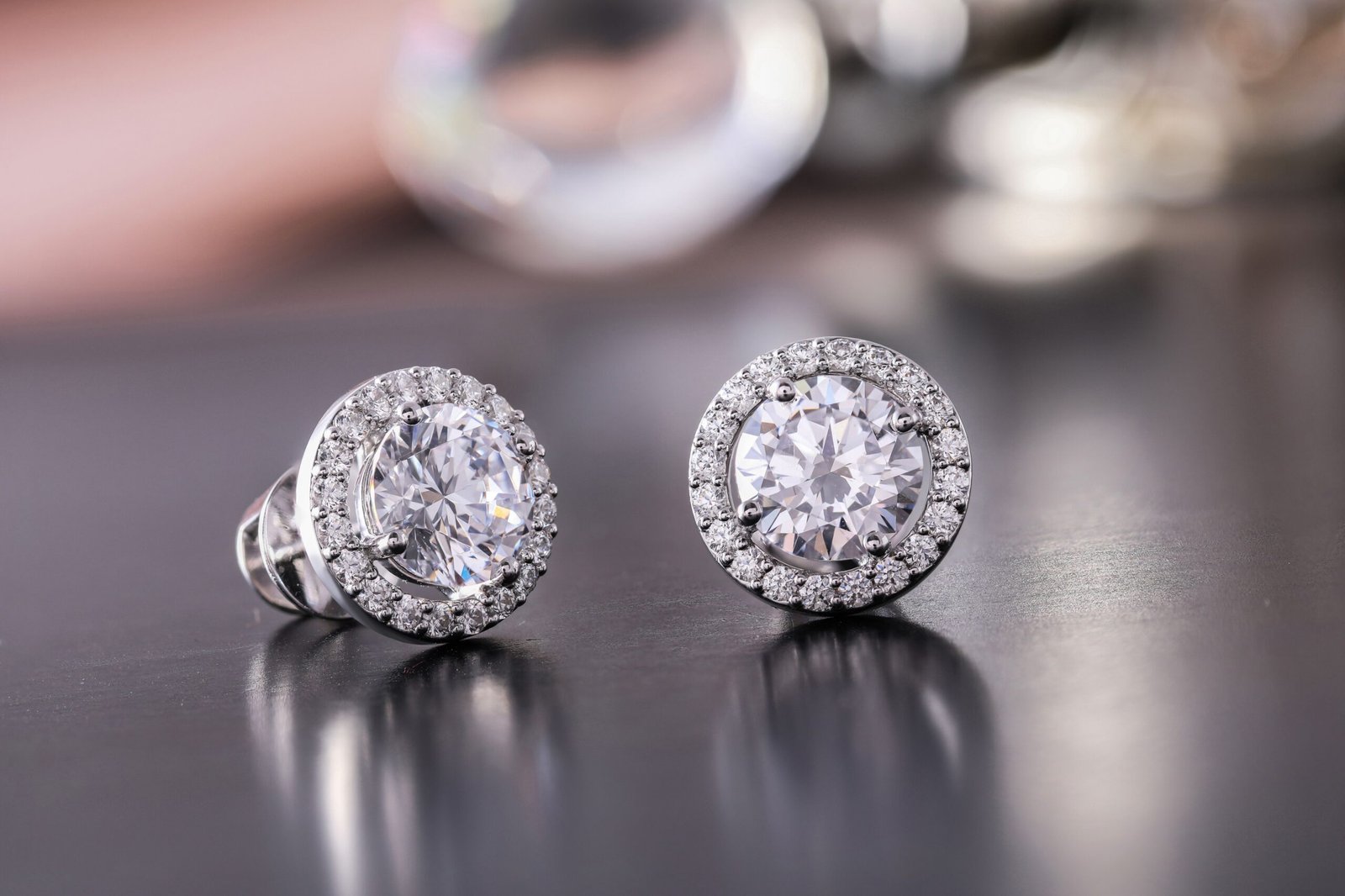 Home Luxurious diamond earrings with sparkling stones, showcasing elegance and style.